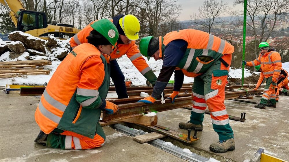 Rekonštrukcia lanovej dráhy na Petřín vstúpila do ďalšej fázy
