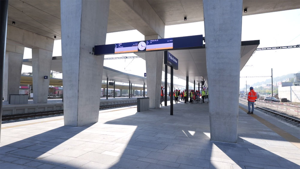 Obnova stanice Praha-Smíchov: Cestujúci využijú prvé nové nástupištia